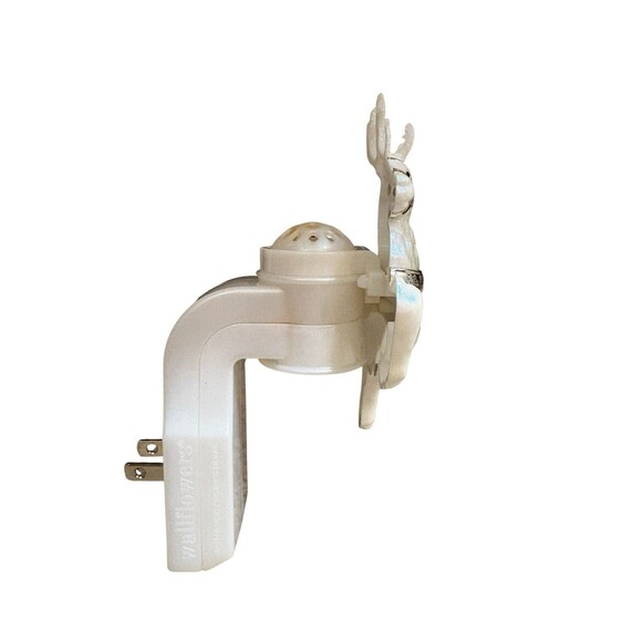 Bath & Body Works Lot of 2 Wallflower Plug ins PRANCING REINDEER and POINSETTIA - Picture 5 of 12